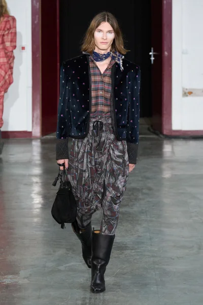 Look 28